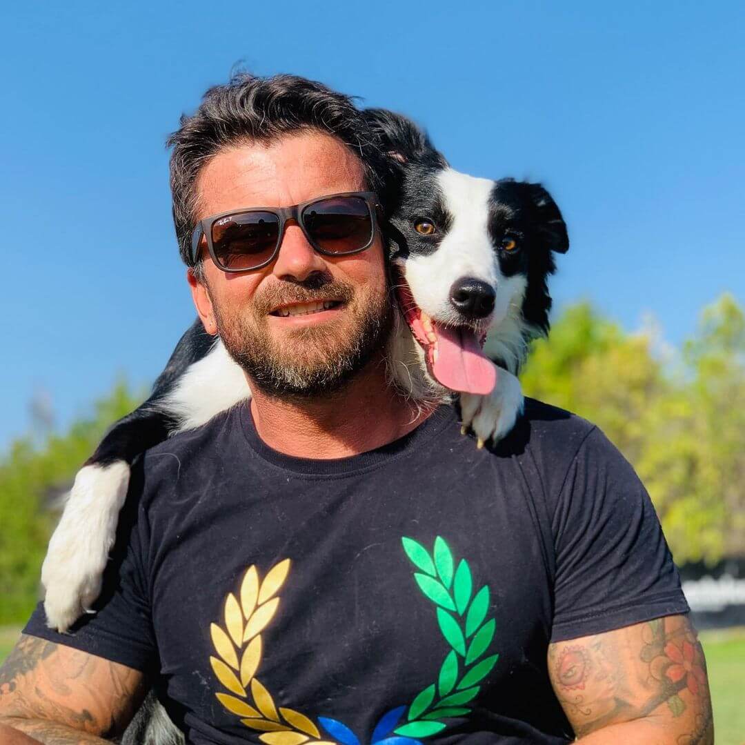 Tarkan Özvardar - Köpek Koleji